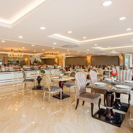 Lk Emerald Beach - Sha Extra Plus Pattaya Exterior photo The restaurant