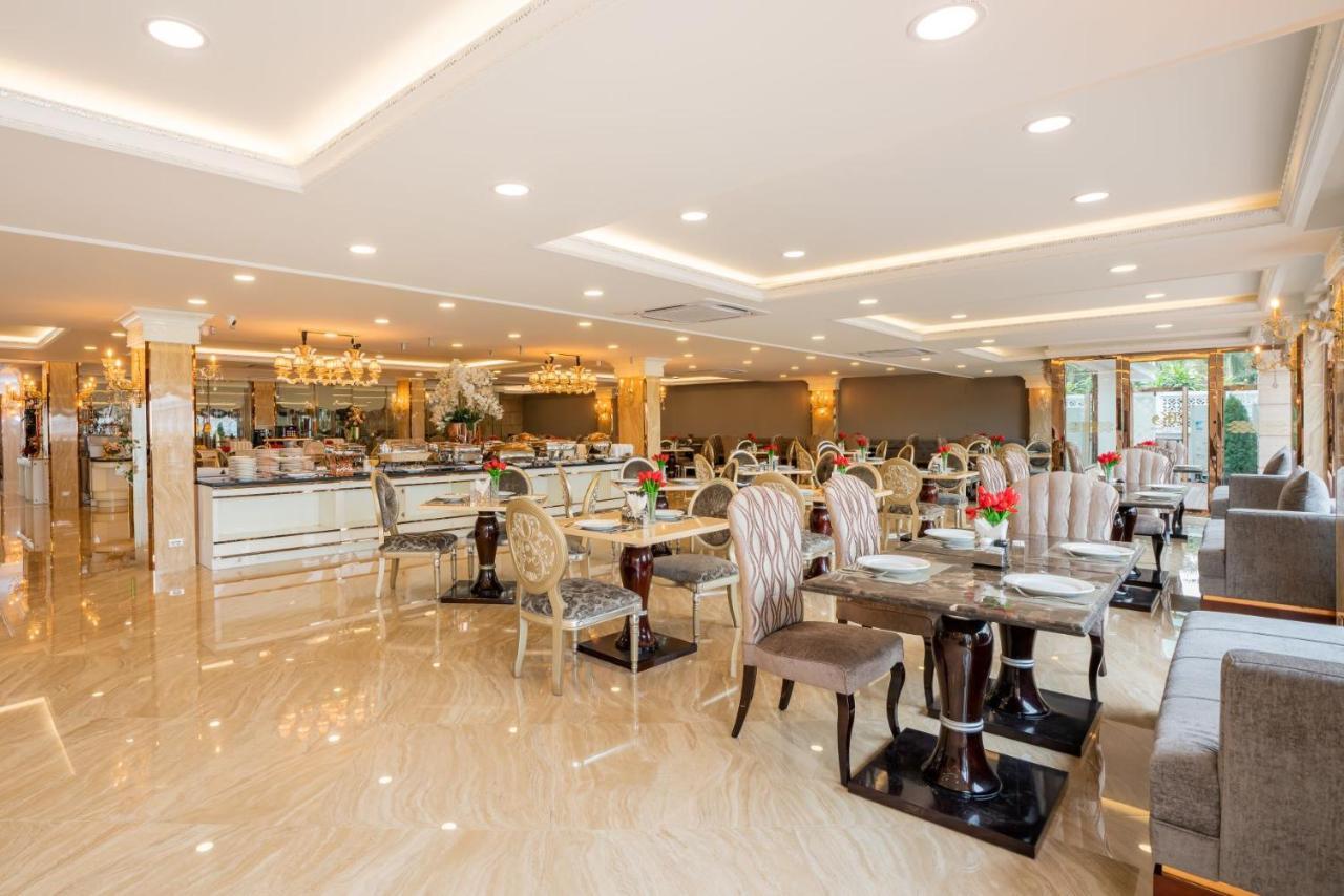 Lk Emerald Beach - Sha Extra Plus Pattaya Exterior photo The restaurant