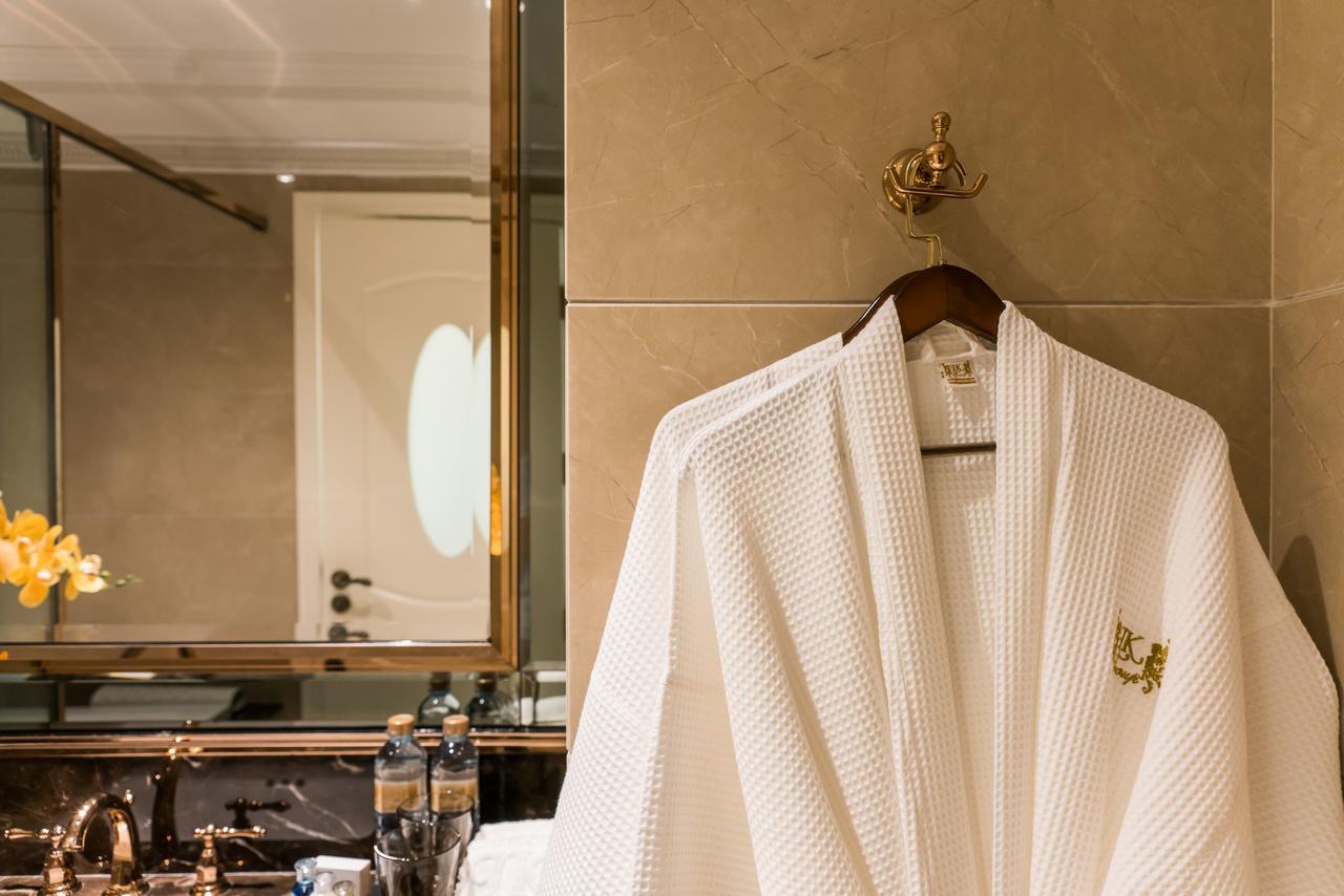 Lk Emerald Beach - Sha Extra Plus Pattaya Exterior photo A bathrobe