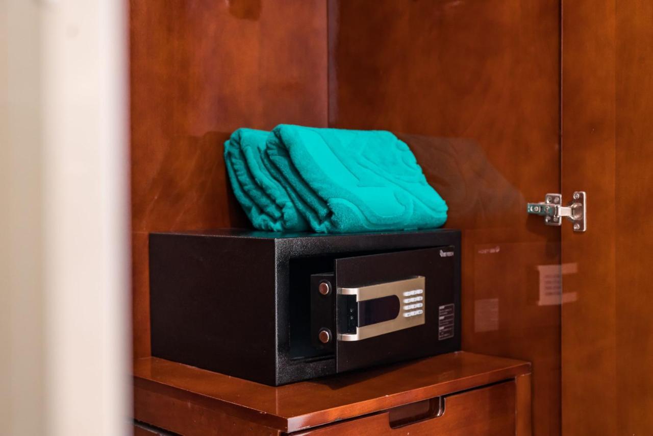Lk Emerald Beach - Sha Extra Plus Pattaya Exterior photo A safe in a hotel room