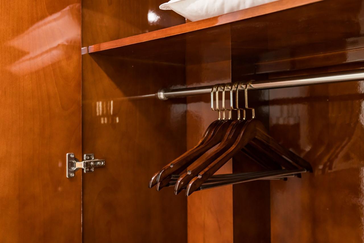 Lk Emerald Beach - Sha Extra Plus Pattaya Exterior photo A wardrobe with a clothes rail