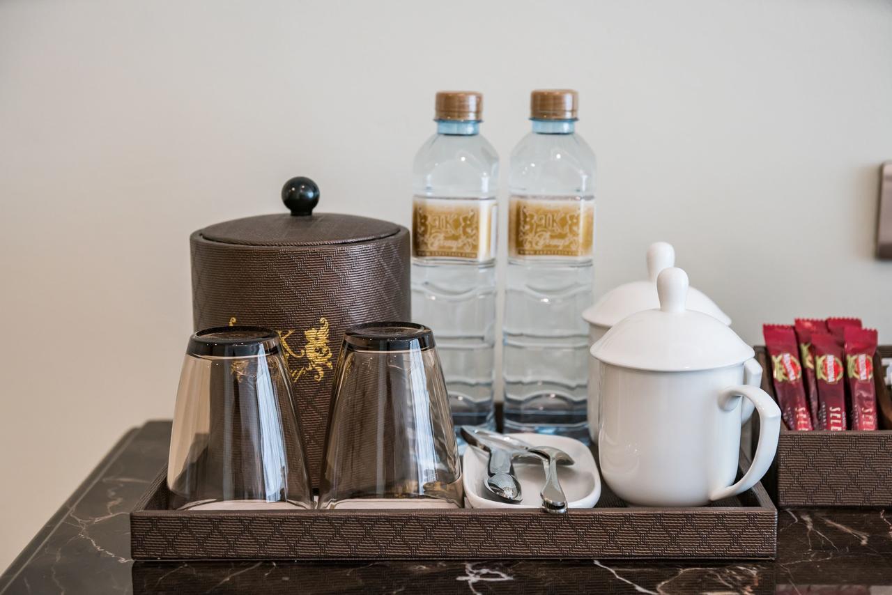 Lk Emerald Beach - Sha Extra Plus Pattaya Exterior photo Bottled water in a hotel room