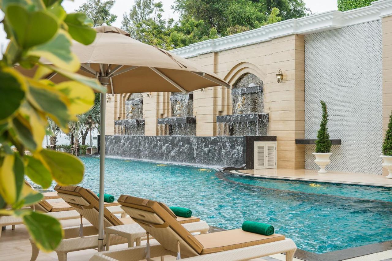 Lk Emerald Beach - Sha Extra Plus Pattaya Exterior photo The swimming pool at The Park, Hyderabad